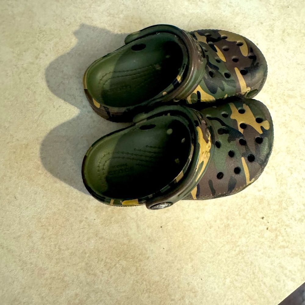 Camo crocs